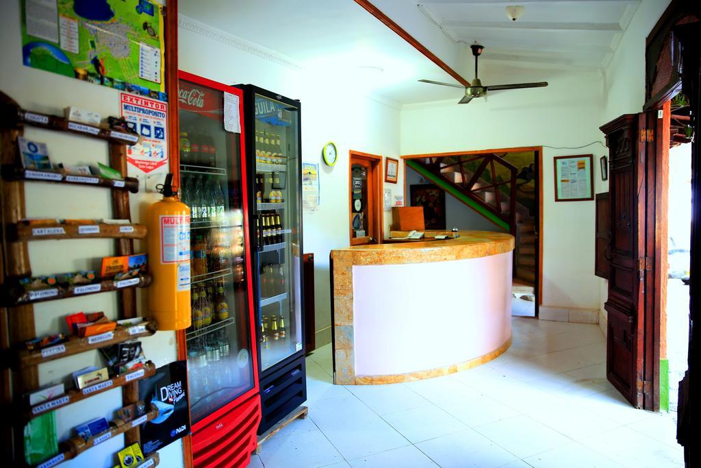 Hostal Pelikan Taganga Luaran gambar
