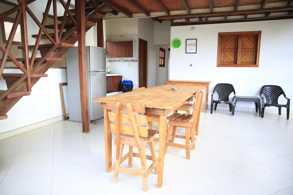 Hostal Pelikan Taganga Luaran gambar