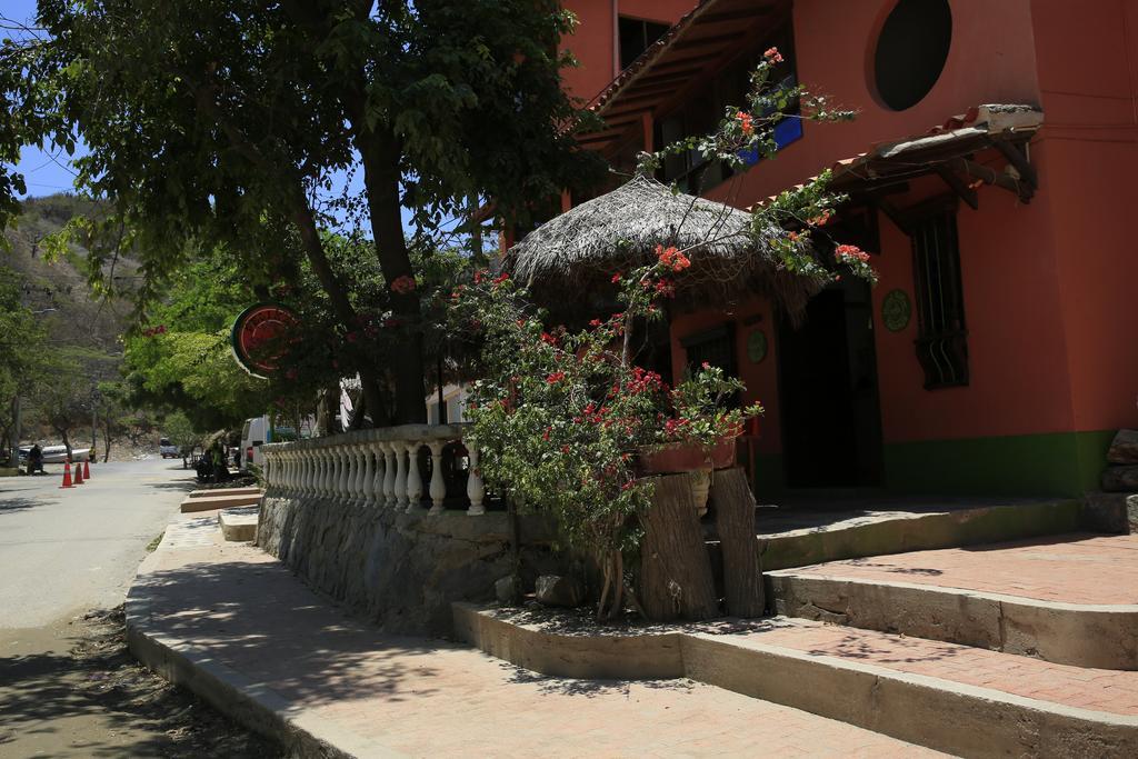 Hostal Pelikan Taganga Luaran gambar